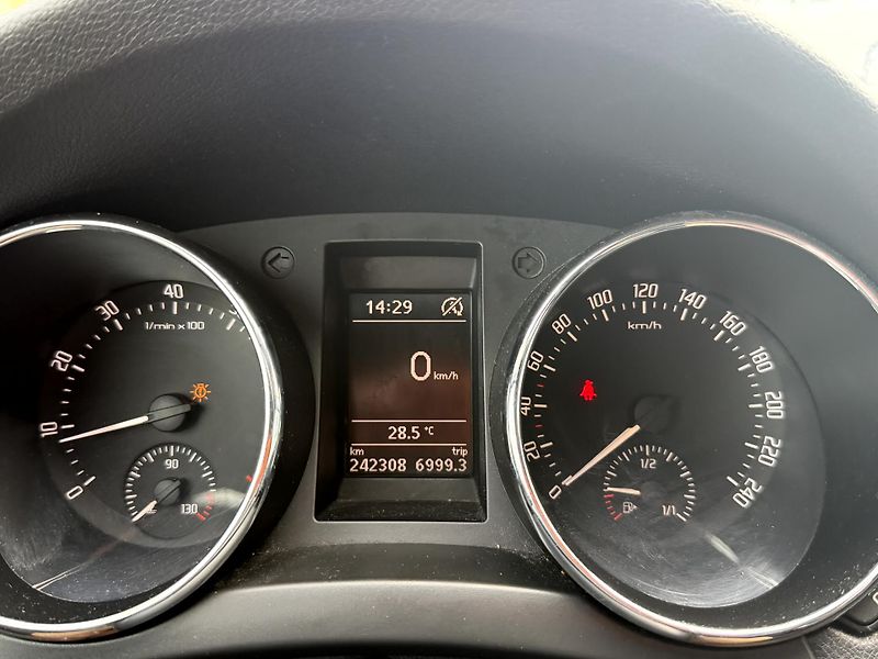 Škoda Yeti Ambition 1.4 TSI 92 kW - fotka 12 z 21