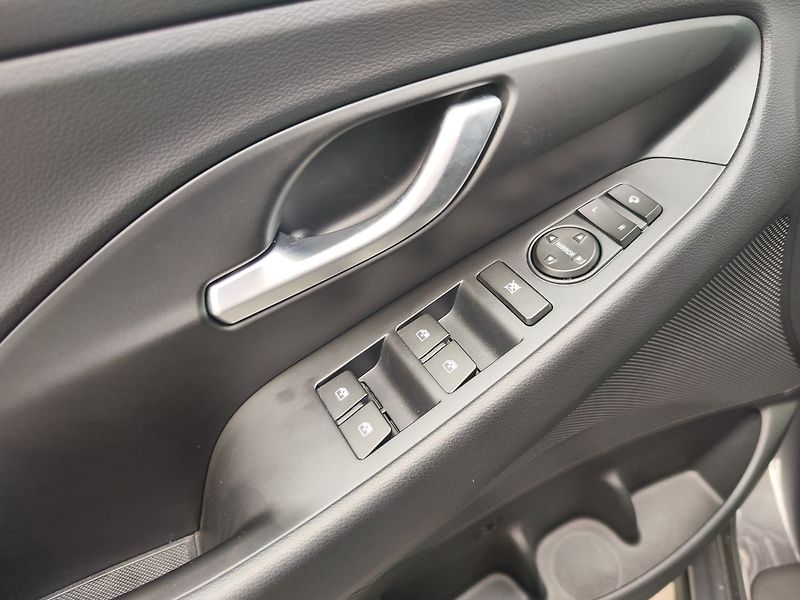 Hyundai i30 1.5 T-GDi/103 N-Line DCT MHEV - fotka 30 z 32