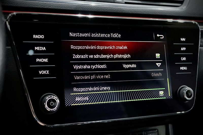 Škoda Superb 3 2.0 TSI 162 kW DSG Sportline - fotka 37 z 48