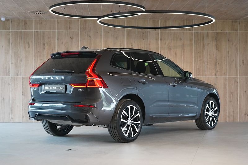 Volvo XC60 B5 AWD Plus Dark, Ventilace - fotka 5 z 46