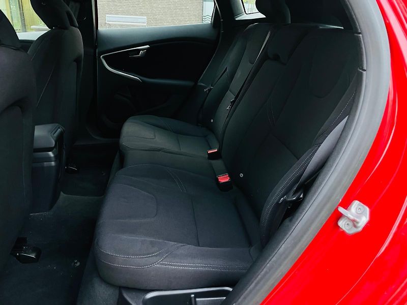 Volvo V40 2.0D3 AUT CROSS COUNTRY TAŽNÉ - fotka 29 z 40