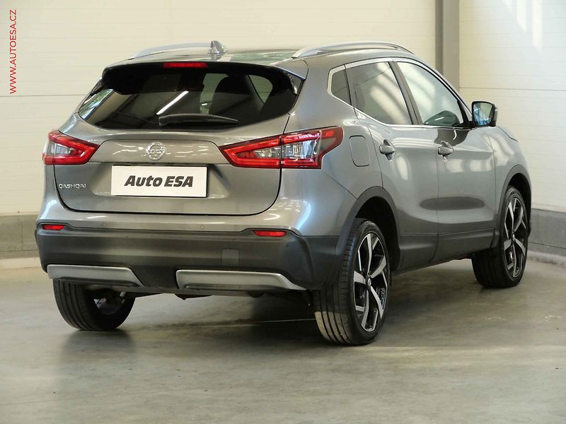 Nissan Qashqai (2017) 1.6dCi, ČR, Tekna, AT, panor - fotka 4 z 23