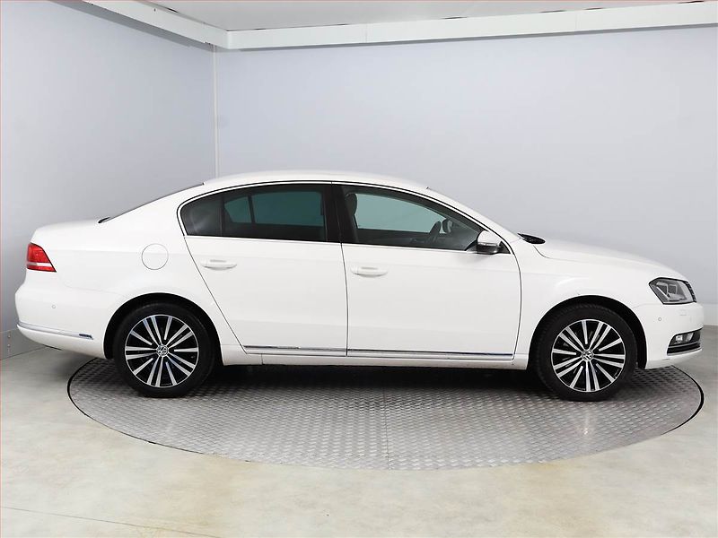 Volkswagen Passat (2014) Highline 1.4 TSI EcoFuel - fotka 6 z 18