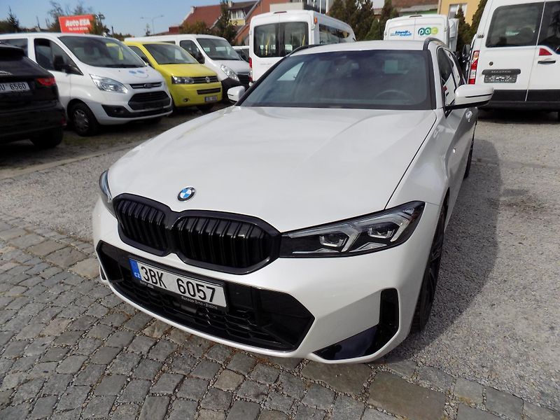 BMW Řada 3 330I 180 KW M SPORT XDRIVE - fotka 2 z 39