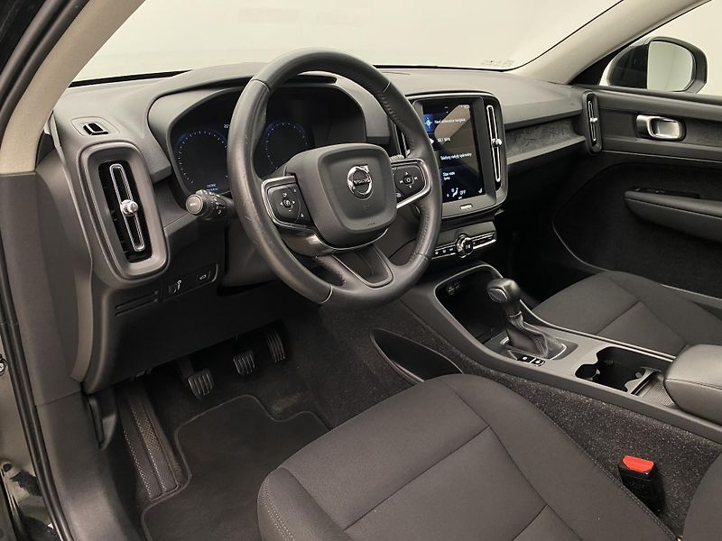 Volvo XC40 T2 KINETIC CZ - fotka 4 z 41