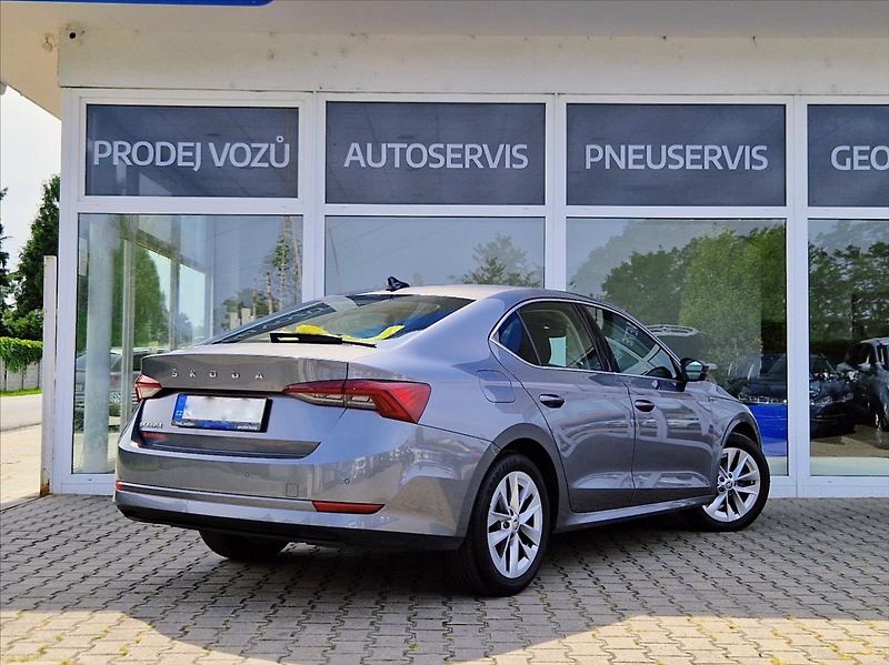 Škoda Octavia 2,0 TDI DSG TOPSTAV +ZIMNÍPNEU - fotka 5 z 46