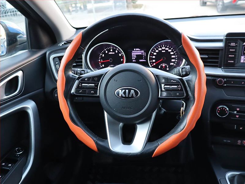 Kia Ceed (2019) 1.4 CVVT, Serv.kniha, Tempomat - fotka 15 z 18