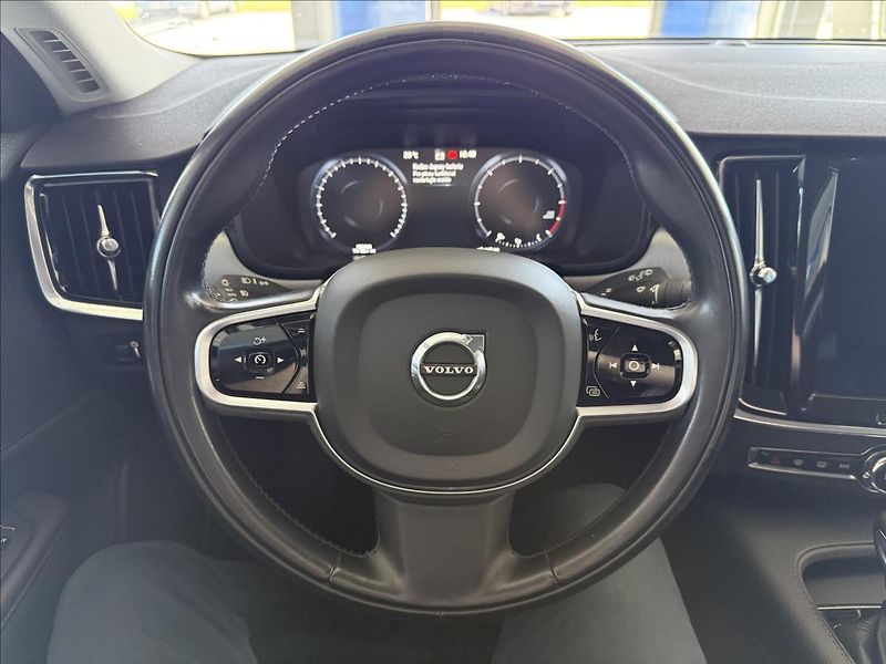 Volvo V90 2,0   140kW,D4,AWD,SERVISKA, - fotka 15 z 34