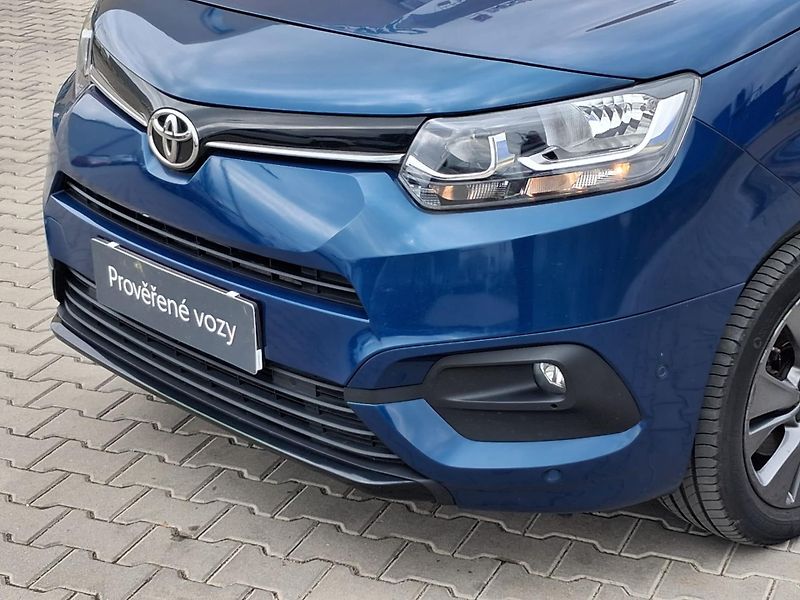Toyota ProAce City Verso 1.5 D-4D Family Comfort AT - fotka 27 z 28