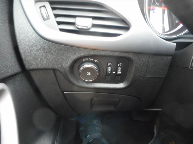 Opel Astra 1,6 CDTi SPORT TOURER - fotka 11 z 28