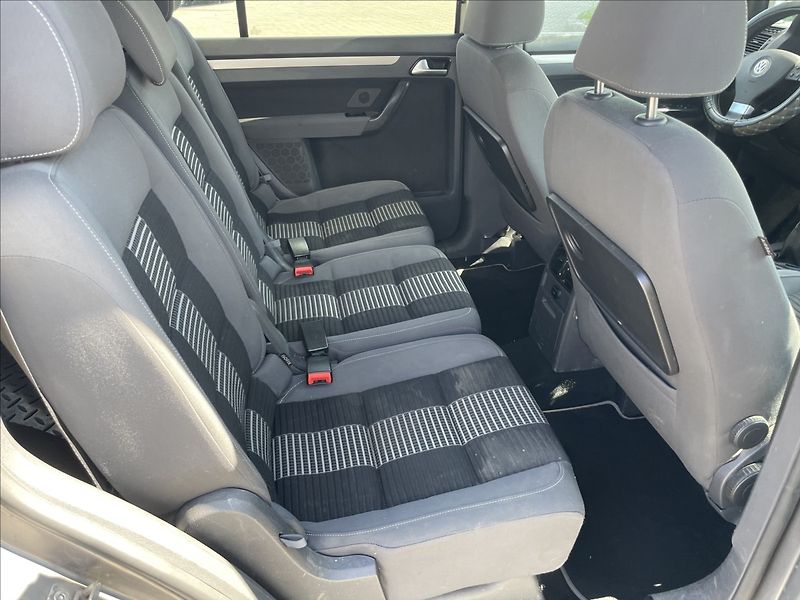 Volkswagen Touran 1,9 TDi 77kw 6rychlostí Klimat - fotka 11 z 35