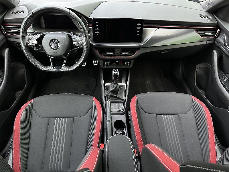 Škoda Kamiq 1.5TSi DSG Monte Carlo V.Cockp - fotka 38 z 48