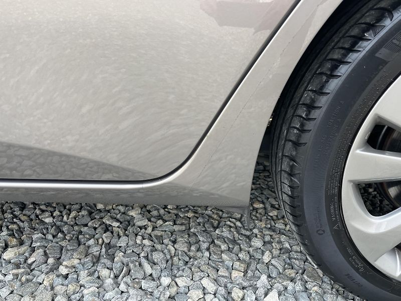Toyota Auris 1.8i 16v HYBRID AUT NAVI CAM!! - fotka 23 z 166