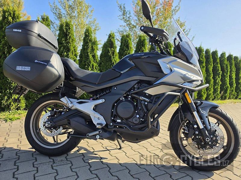 CFMOTO 700 MT Premium (2024) - fotka 4 z 19