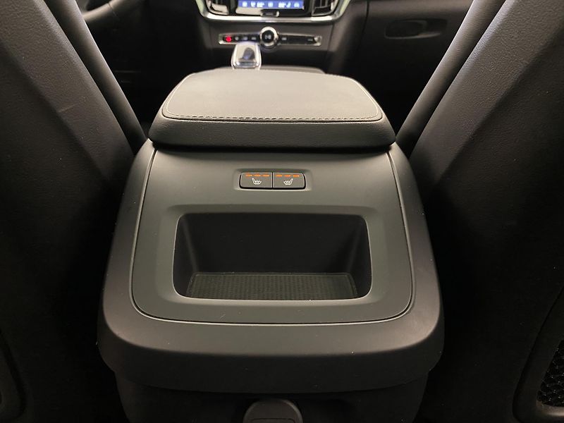 Volvo V90 B4 BRIGHT PLUS AUT - fotka 34 z 63