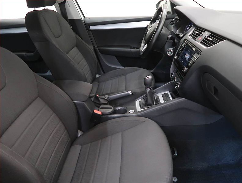 Škoda Octavia (2017) Style Plus 1.6 TDI, 4X4, ČR - fotka 9 z 16