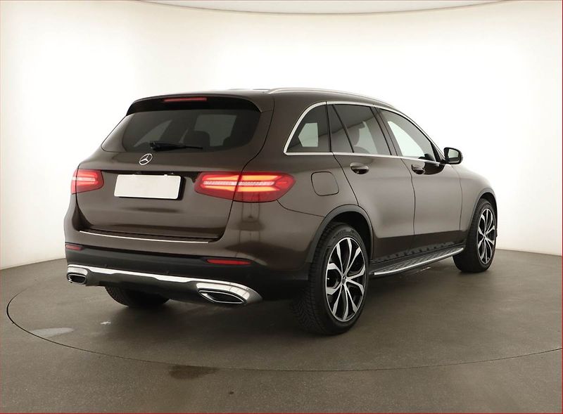 Mercedes-Benz GLC (2015) 220 d 4MATIC, 4X4 - fotka 5 z 20