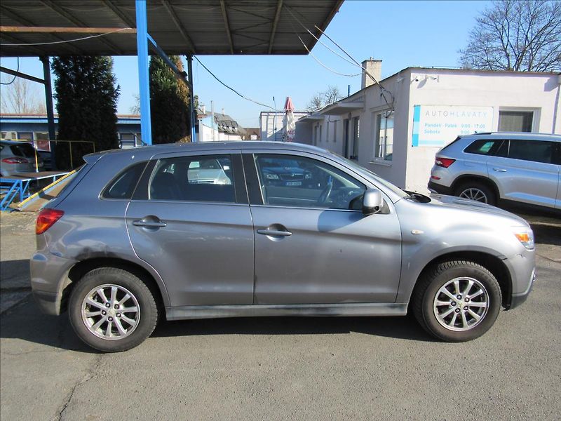 Mitsubishi ASX 1,8 Di-D 110kW 4x4 - fotka 8 z 27