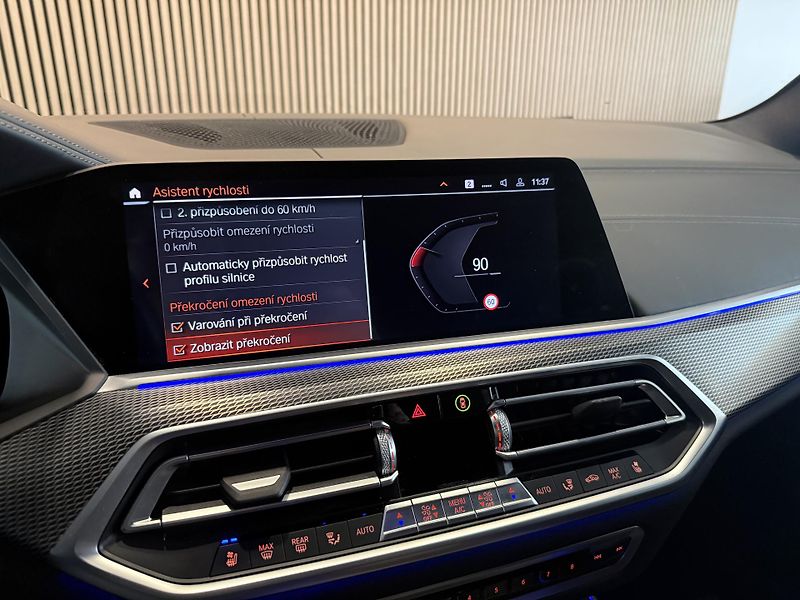 BMW X5 M50d HUD Vzduch H/K Tažné CZ - fotka 38 z 46