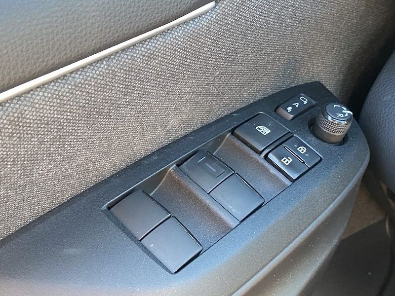 Toyota Yaris 1.5HSD, ČR, Selection, záruka - fotka 24 z 26