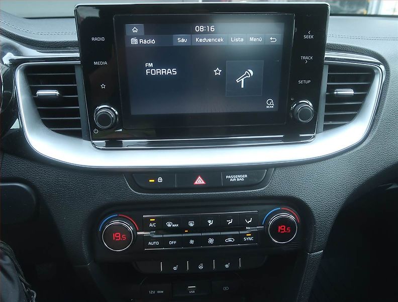 Kia Ceed (2020) Gold 1.0 T-GDI, Serv.kniha - fotka 12 z 16