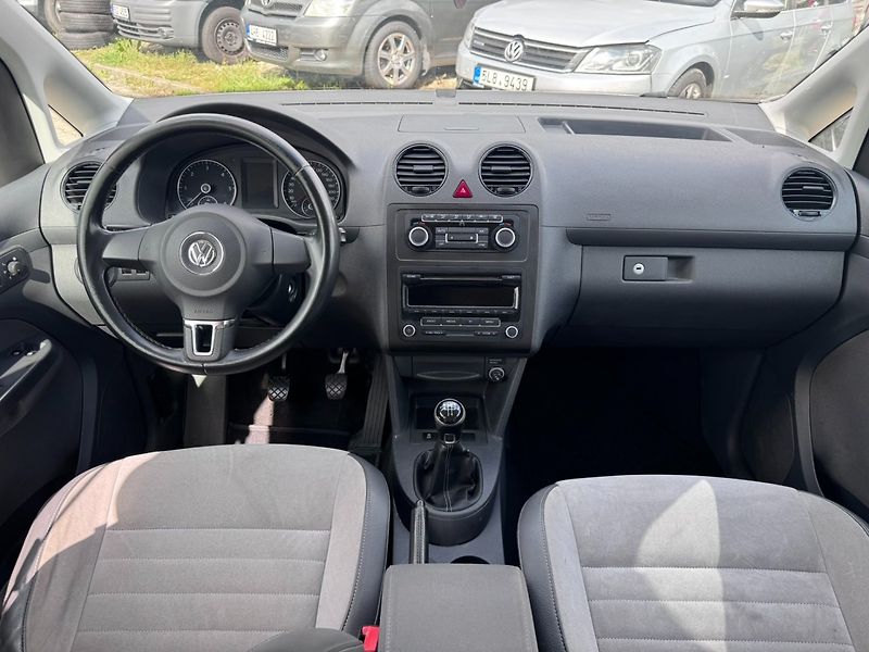 Volkswagen Caddy (2013) EDITION 30 1,6 TDI 75 KW TAŽNÉ - fotka 26 z 50