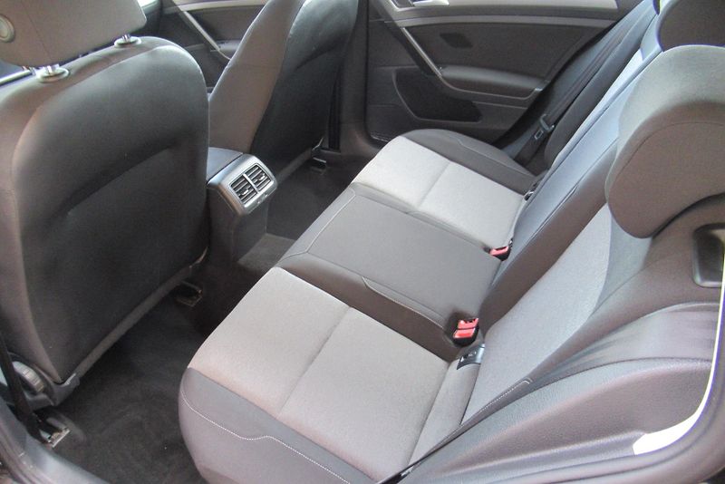 Volkswagen Golf 1.6 TDI 4MOTION AUT. KLIMA - fotka 15 z 21