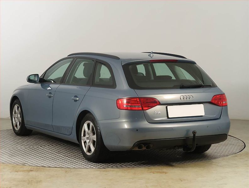 Audi A4 (2011) 2.0 TDI, Navi, Tempomat - fotka 4 z 21