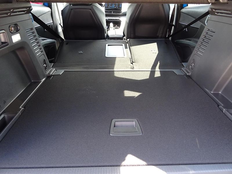 Peugeot 3008 (2023) ALLURE PACK 1.5 BHDi 130 EAT8 - fotka 13 z 49