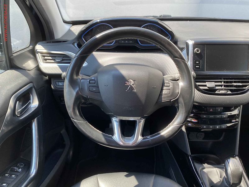 Peugeot 2008 (2017) 1.2PT, Allure, TZ - fotka 11 z 17
