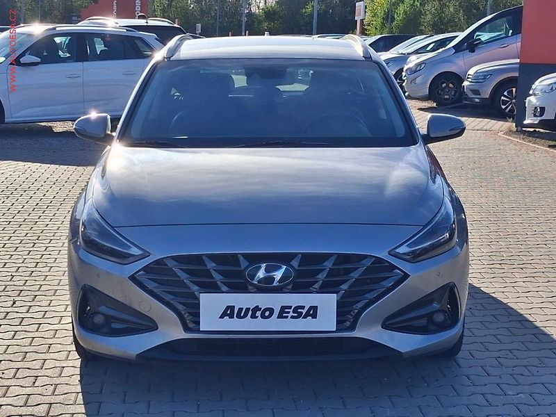 Hyundai i30 (2022) 1.5T-GDi 48V MHEV, ČR, Style - fotka 2 z 18