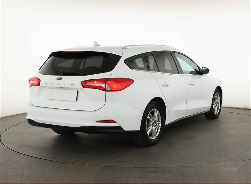 Ford Focus (2019) 1.0 EcoBoost, Tempomat - fotka 5 z 17