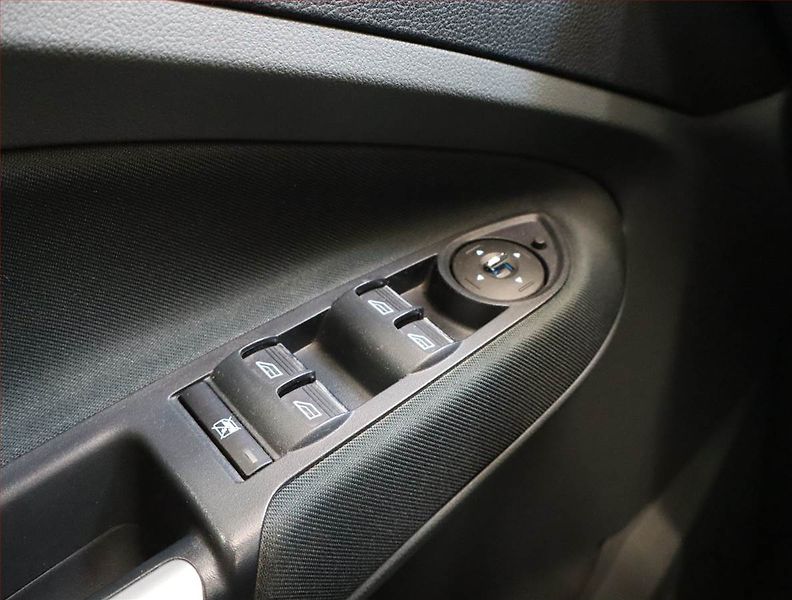 Ford C-MAX (2011) 1.6 TDCi, Serv.kniha, Tempomat - fotka 15 z 17