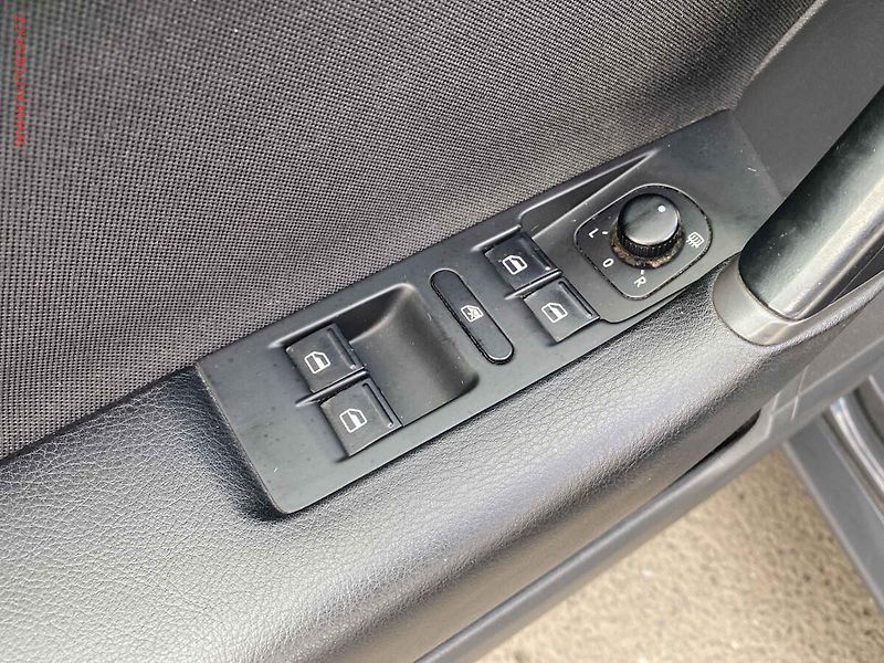 Volkswagen Passat (2013) 2.0 TDI, Navi, bixen - fotka 13 z 18