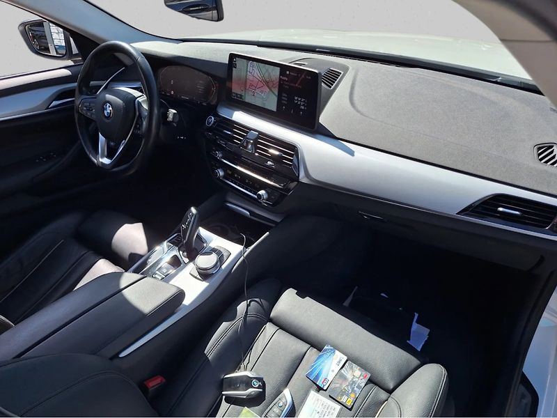 BMW Řada 5 530d xDrive AT Touring 210 kW - fotka 5 z 6