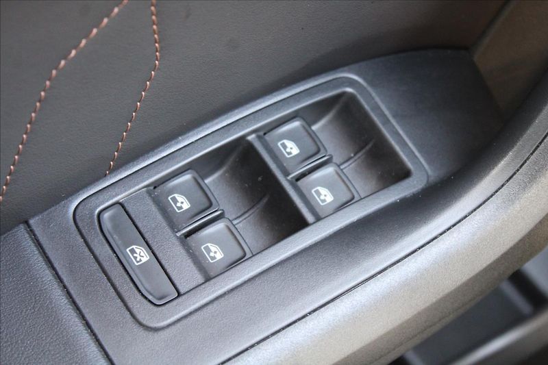 Cupra Ateca 1,5 TSI  ČR,1.MAJ,A/T,ZÁRUKA - fotka 28 z 38