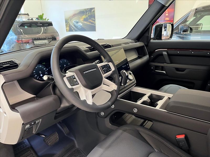 Land Rover Defender (2025) 3,0 130 X-Dynamic SE D350 AWD - fotka 7 z 19