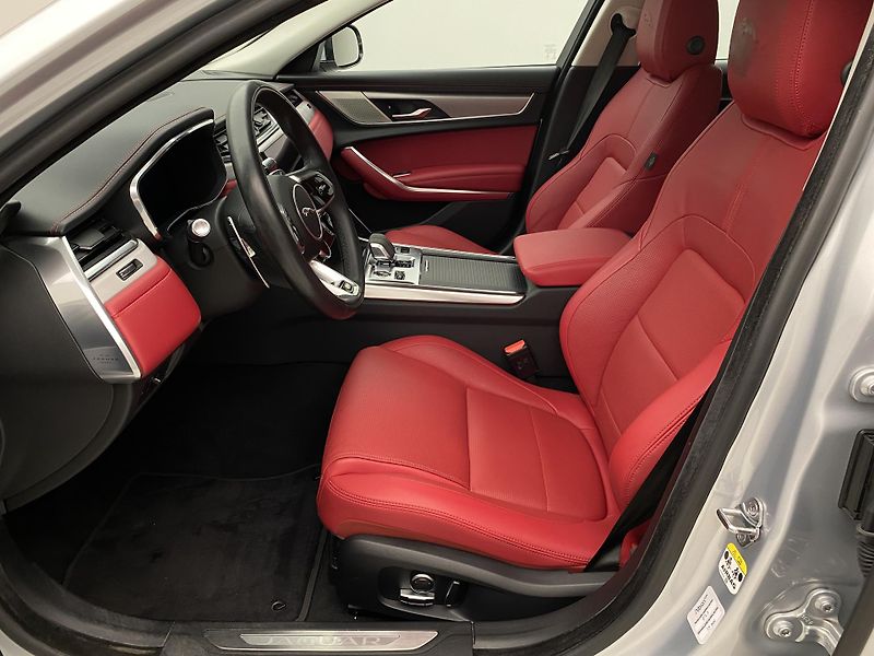 Jaguar XF P300 R-DYNAMIC S AWD AUT CZ - fotka 3 z 44