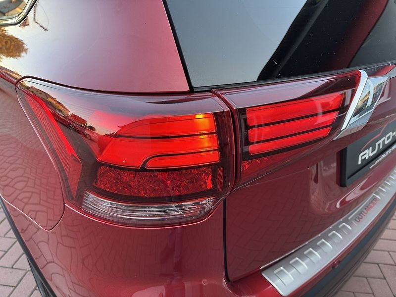 Mitsubishi Outlander (2019) 2.0i Mivec AWD Automat LED - fotka 42 z 48