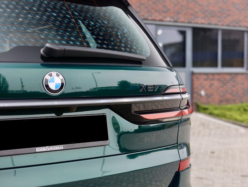 BMW X7 (2023) ALPINA XB7 4.4 V8 Skylounge - fotka 8 z 52
