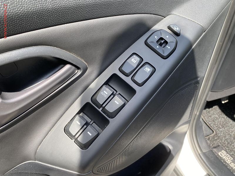 Hyundai ix35 (2014) 1.6 GDi, +kola - fotka 13 z 17