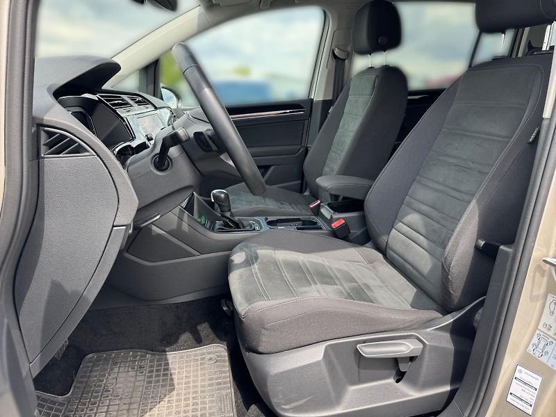 Volkswagen Touran (2023) HIGHLINE 1.5TSI 110kW DSG CZ - fotka 7 z 11