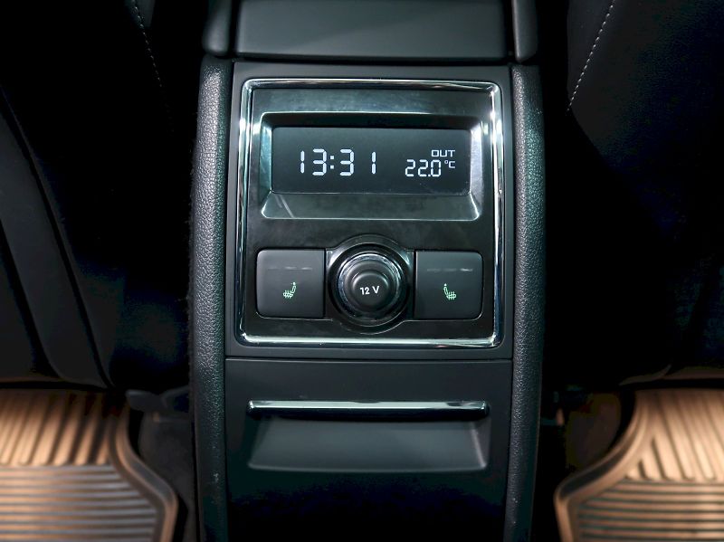 Škoda Superb (2013) ELEGANCE 2.0TDI 103KW 4x4 DSG - fotka 37 z 41