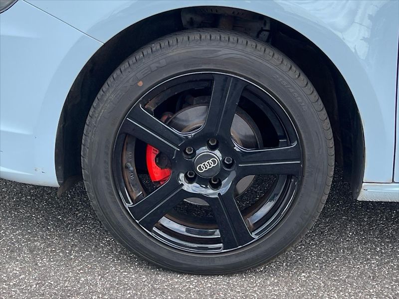 Audi A1 1,2 TFSi 63 kW S-LINE - fotka 12 z 23