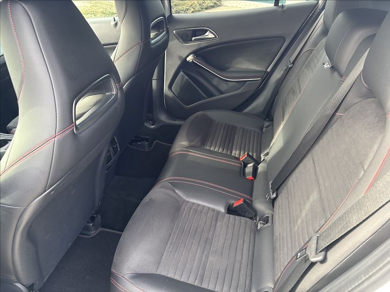 Mercedes-Benz GLA 2,0 220 4M,AMG,CZ,1.majitel - fotka 10 z 17