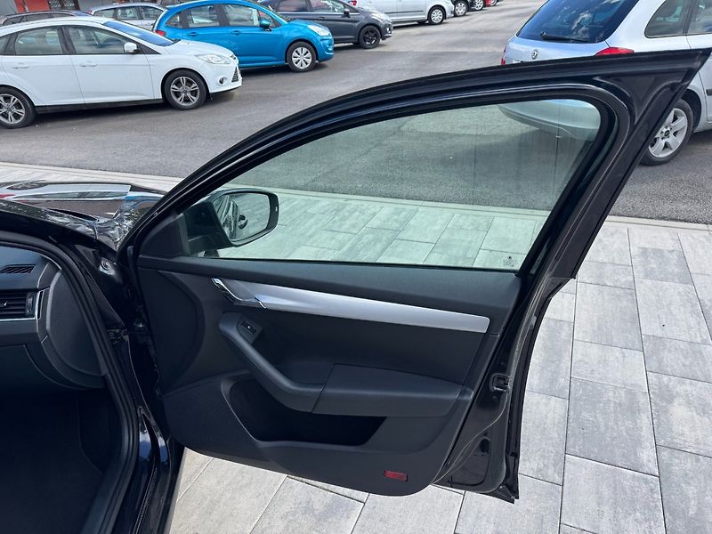 Škoda Octavia (2014) Ambition 1.6 TDI 77kW - fotka 25 z 31