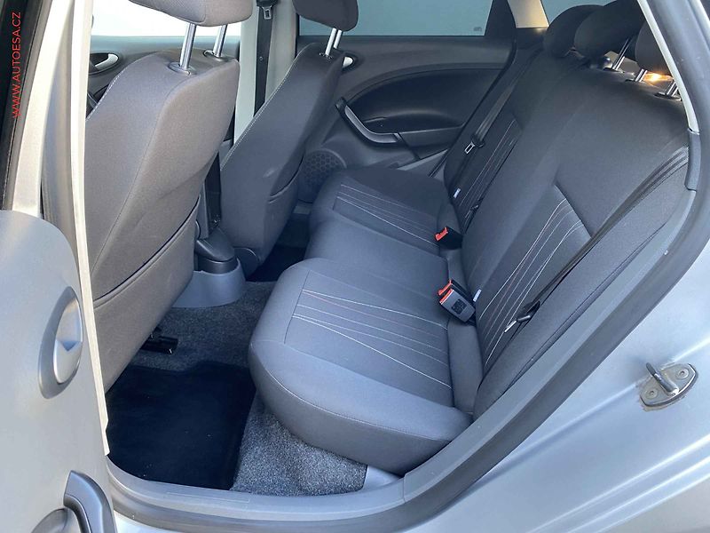 Seat Ibiza (2012) 1.4i, Style, AC, tempo - fotka 10 z 16
