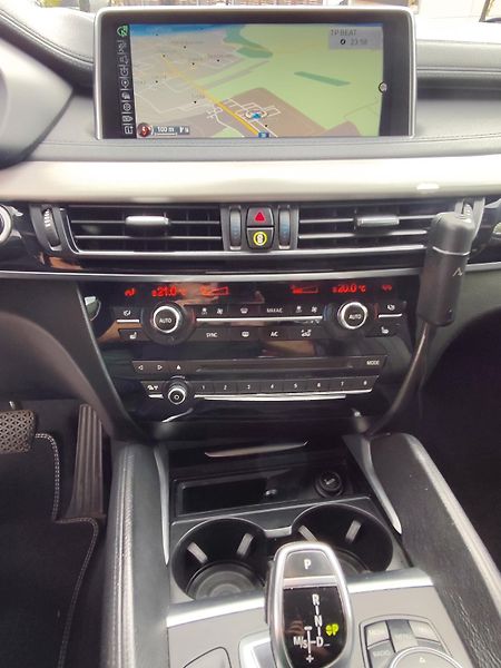 BMW X6 (2016) xDrive 30d, Head-up-display - fotka 10 z 12