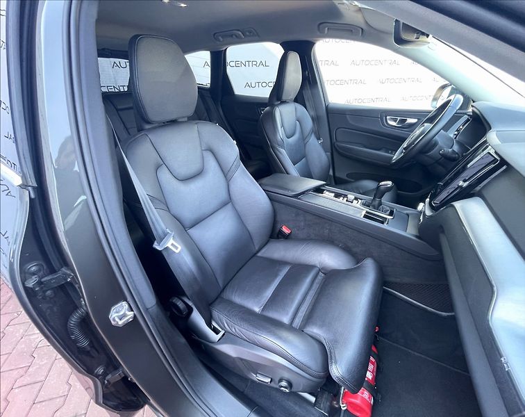 Volvo XC60 2,0 D.110kw.D3.DPH.STK 6/28 - fotka 24 z 27