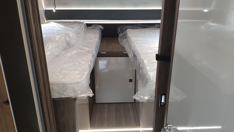 CI Caravans International (2026) MAGIS 87 INTEGRAL 2x skladem - fotka 14 z 27